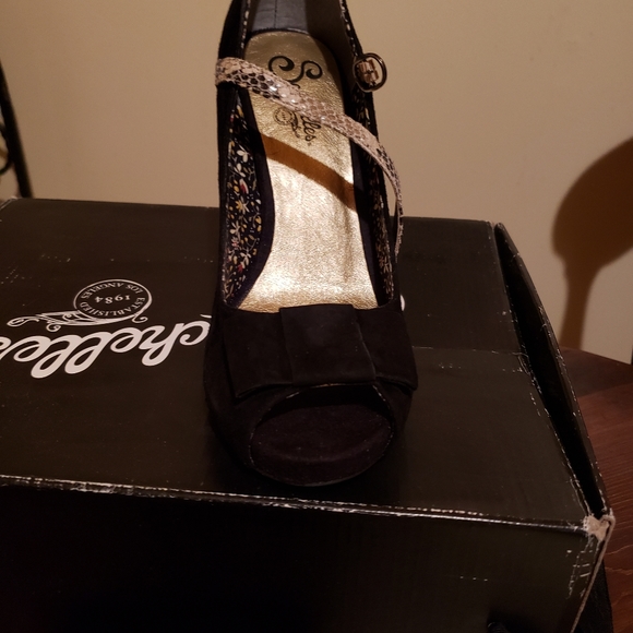 Peep toe heel - Picture 3 of 3